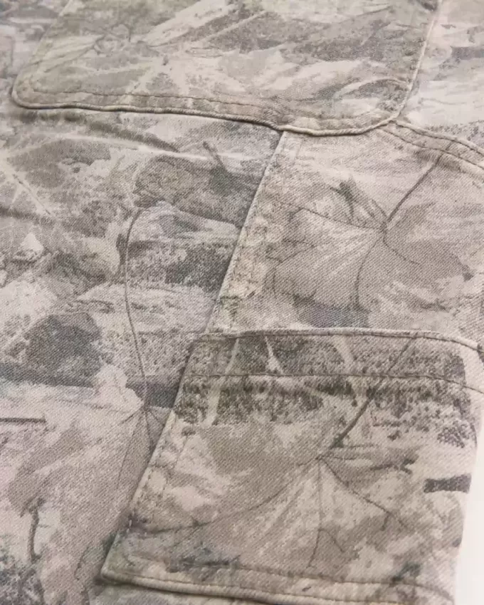 Vaqueros holgados estilo pintor con diseño de camuflaje Vaqueros holgados estilo pintor con diseño de camuflaje