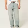 Vaqueros holgados estilo skater con lavado claro y bordados en dados Vaqueros holgados estilo skater con lavado claro y bordados en dados