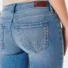 Vaqueros super ajustados de tiro bajo con lavado medio y curvas
