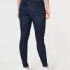 Vaqueros super ajustados de tiro bajo con lavado oscuro y curvas