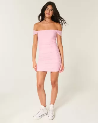 Vestido ajustado de malla con hombros descubiertos