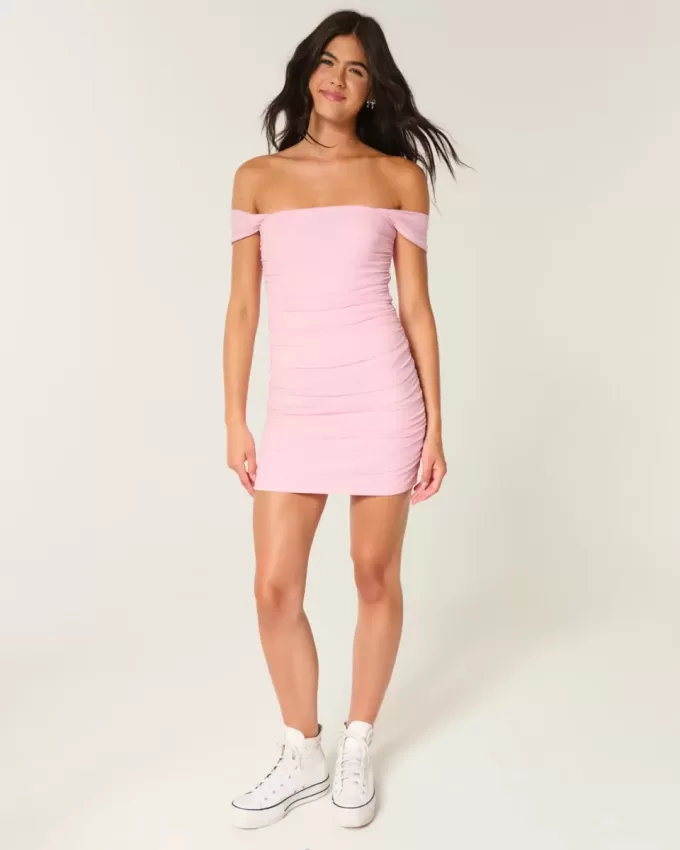 Vestido ajustado de malla con hombros descubiertos Vestido ajustado de malla con hombros descubiertos