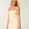 Vestido ajustado de satén sin tirantes con lazo Vestido ajustado de satén sin tirantes con lazo
