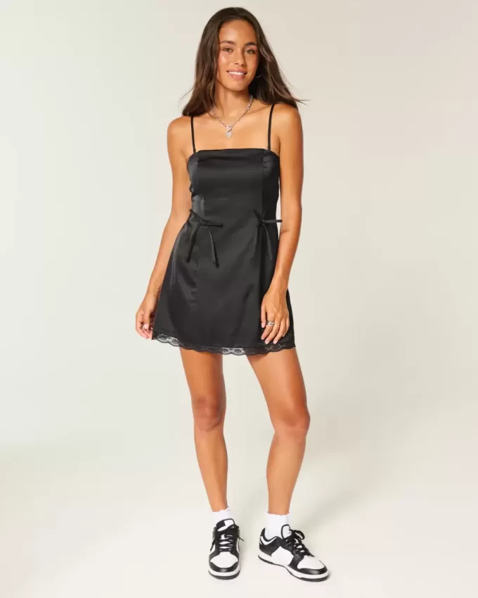 Vestido ajustado de satén sin tirantes con lazo Vestido ajustado de satén sin tirantes con lazo