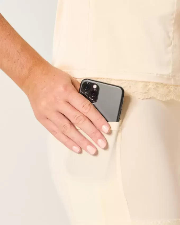 Vestido ajustado de satén sin tirantes con lazo Vestido ajustado de satén sin tirantes con lazo