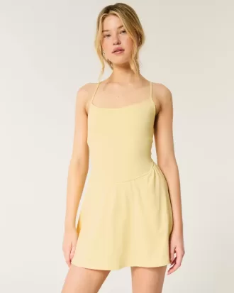 Vestido con espalda de tiras activa de Gilly Hicks