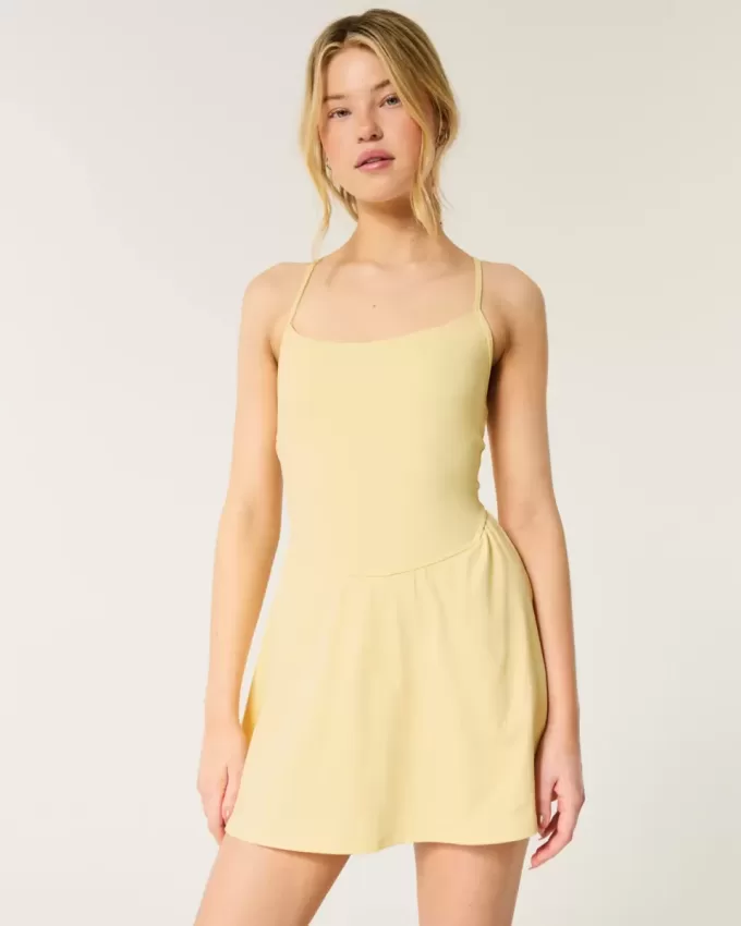 Vestido con espalda de tiras activa de Gilly Hicks