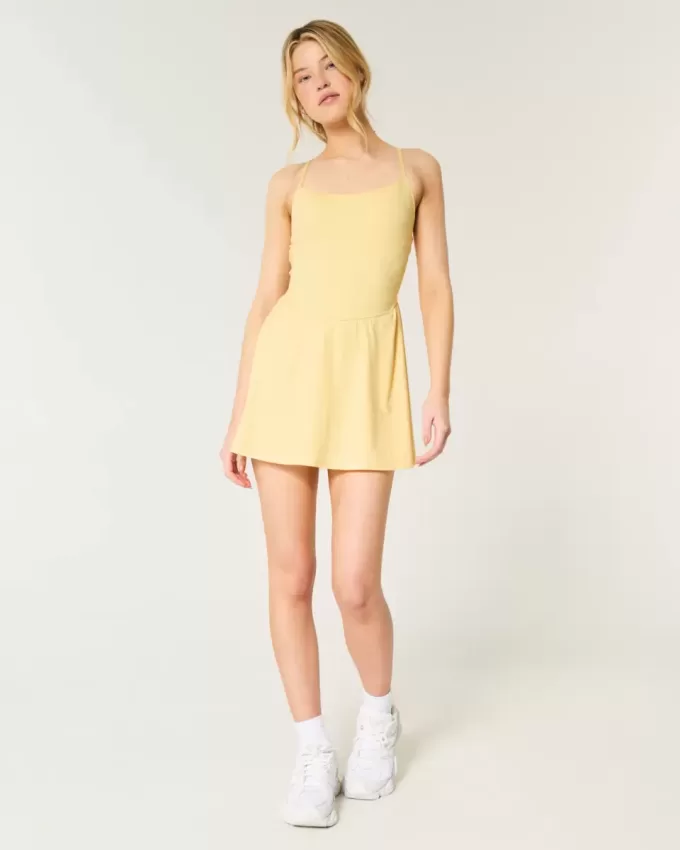 Vestido con espalda de tiras activa de Gilly Hicks