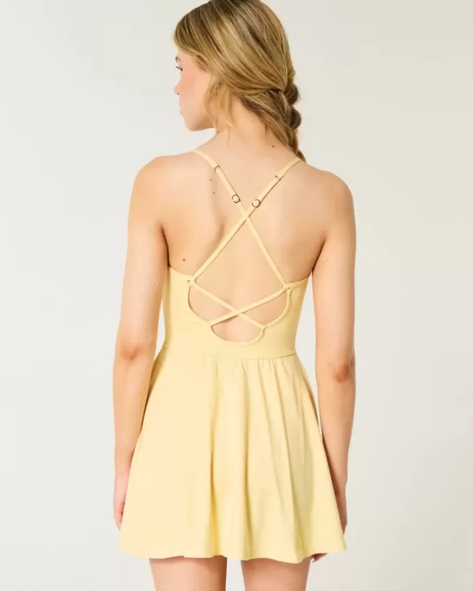 Vestido con espalda de tiras activa de Gilly Hicks