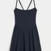 Vestido con espalda de tiras activa de Gilly Hicks