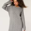 Vestido estilo suéter extragrande de punto trenzado