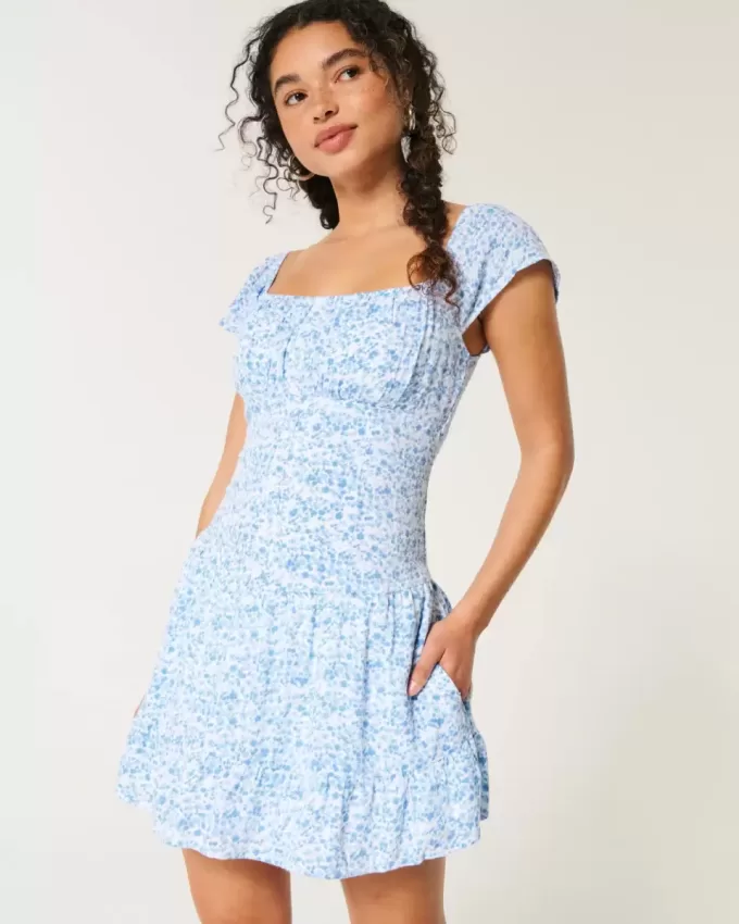 Vestido falda pantalón con mangas onduladas Vestido falda pantalón con mangas onduladas