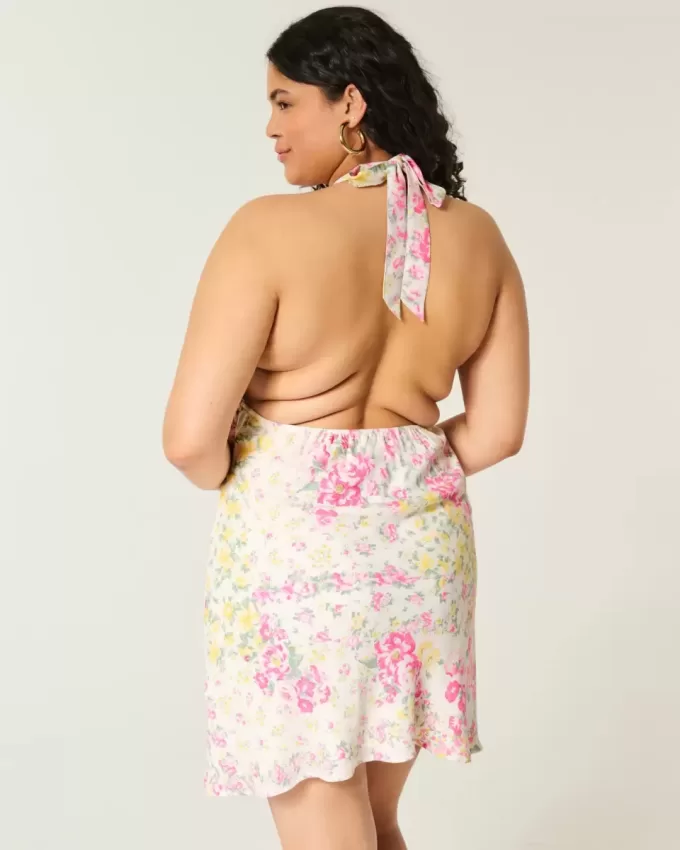 Vestido halter de crepé con espalda abierta Vestido halter de crepé con espalda abierta