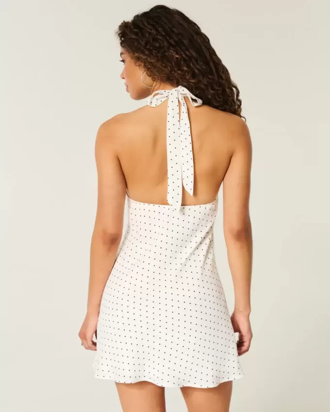 Vestido halter de crepé con espalda abierta Vestido halter de crepé con espalda abierta