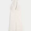 Vestido halter de crepé con espalda abierta Vestido halter de crepé con espalda abierta