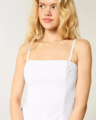 Vestido largo bordado sin tirantes