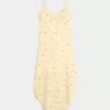 Vestido midi con dobladillo asimétrico Vestido midi con dobladillo asimétrico