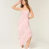 Vestido midi con dobladillo asimétrico Vestido midi con dobladillo asimétrico