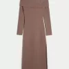 Vestido midi de suéter con hombros descubiertos Vestido midi de suéter con hombros descubiertos