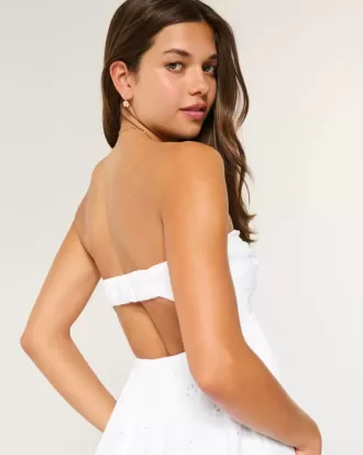 Vestido midi sin tirantes con ojales y busto retorcido