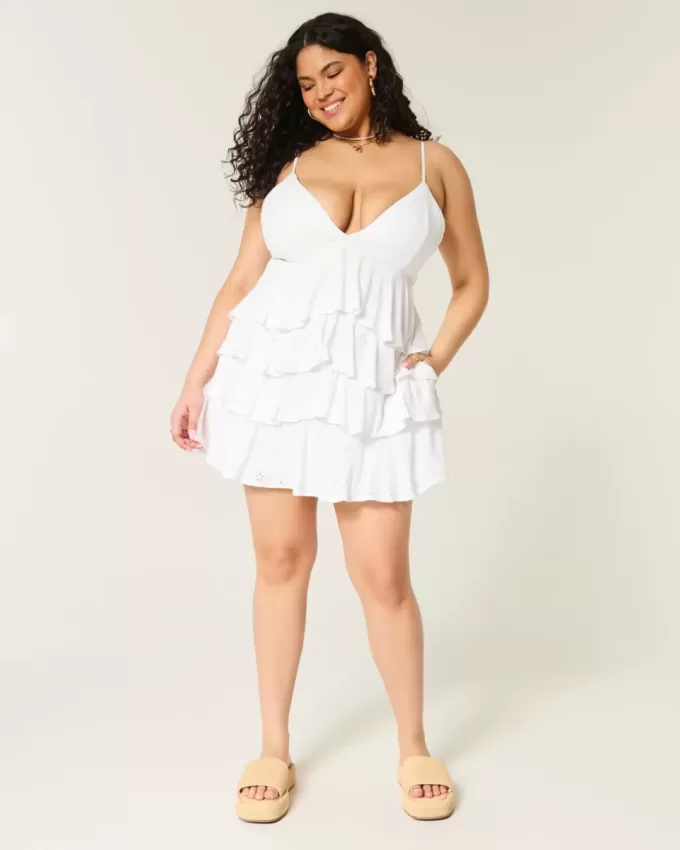 Vestido mini babydoll con cuello en V y volantes Vestido mini babydoll con cuello en V y volantes