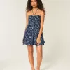 Vestido mini babydoll con volantes y sin tirantes Vestido mini babydoll con volantes y sin tirantes