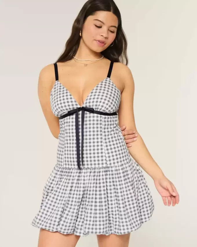 Vestido mini con cuello en V y burbujas Vestido mini con cuello en V y burbujas