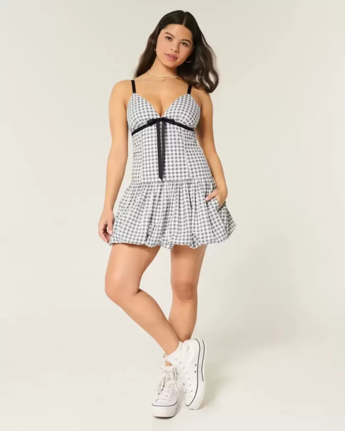 Vestido mini con cuello en V y burbujas Vestido mini con cuello en V y burbujas