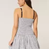 Vestido mini con cuello en V y burbujas Vestido mini con cuello en V y burbujas