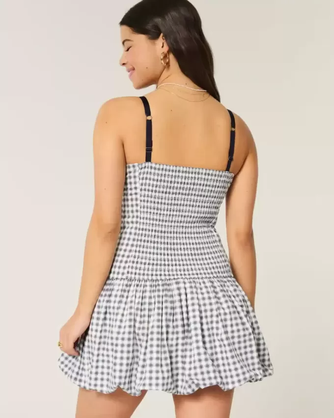 Vestido mini con cuello en V y burbujas Vestido mini con cuello en V y burbujas