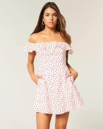 Vestido mini con volantes y hombros descubiertos en forma de A
