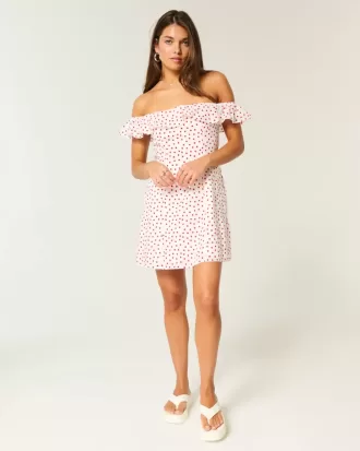Vestido mini con volantes y hombros descubiertos en forma de A