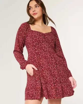 Vestido mini de manga larga con escote ceñido