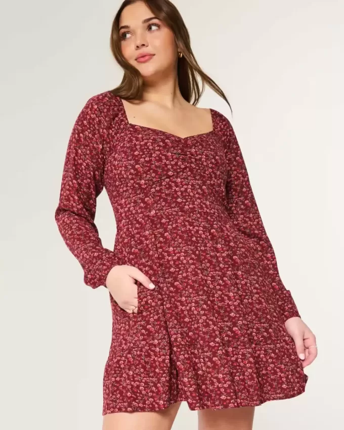 Vestido mini de manga larga con escote ceñido Vestido mini de manga larga con escote ceñido