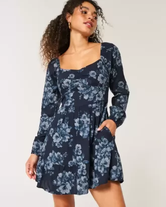 Vestido mini de manga larga con escote ceñido