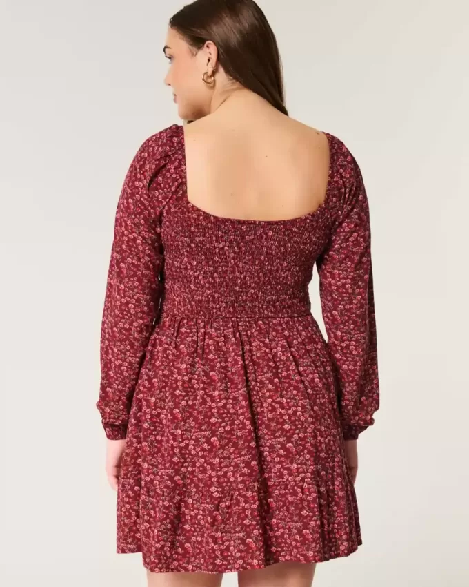 Vestido mini de manga larga con escote ceñido Vestido mini de manga larga con escote ceñido
