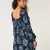 Vestido mini de manga larga con escote ceñido Vestido mini de manga larga con escote ceñido