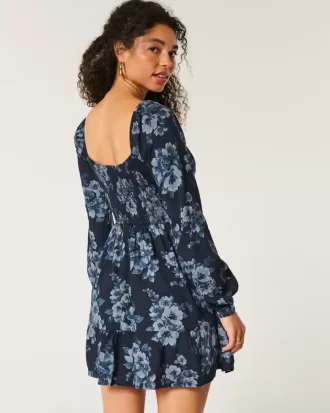 Vestido mini de manga larga con escote ceñido