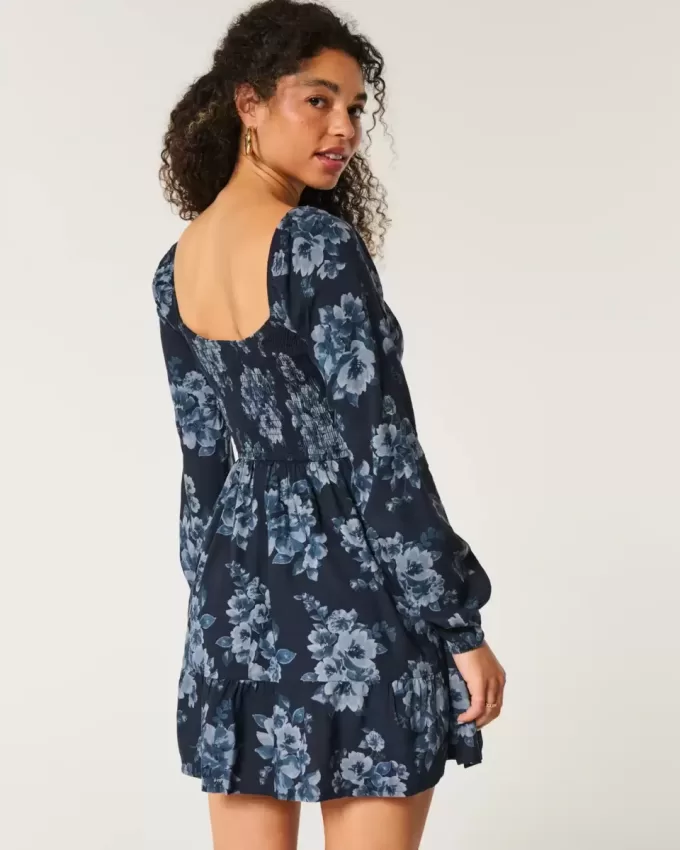 Vestido mini de manga larga con escote ceñido Vestido mini de manga larga con escote ceñido