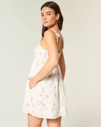 Vestido mini estilo babydoll con tirantes anudados