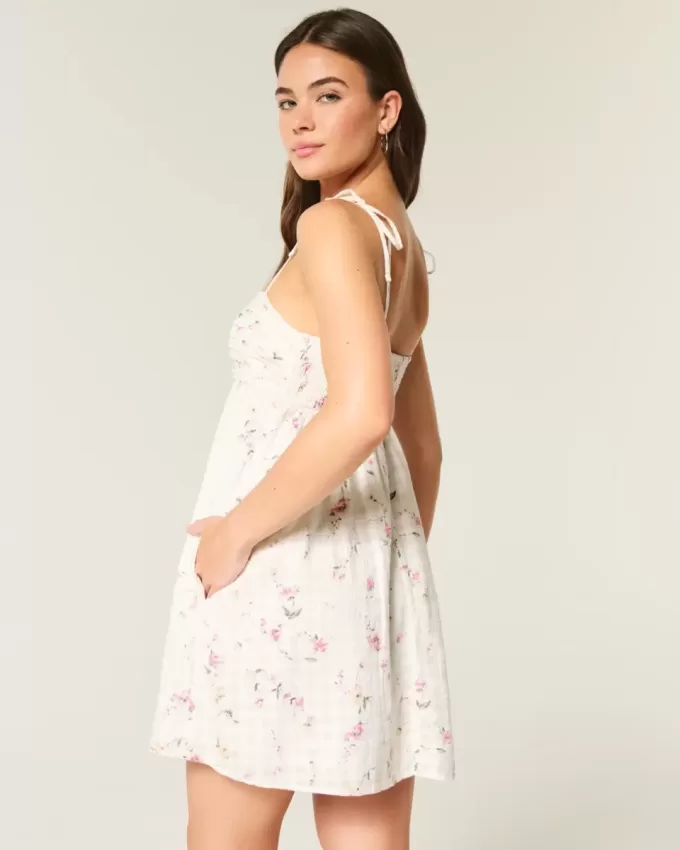 Vestido mini estilo babydoll con tirantes anudados Vestido mini estilo babydoll con tirantes anudados