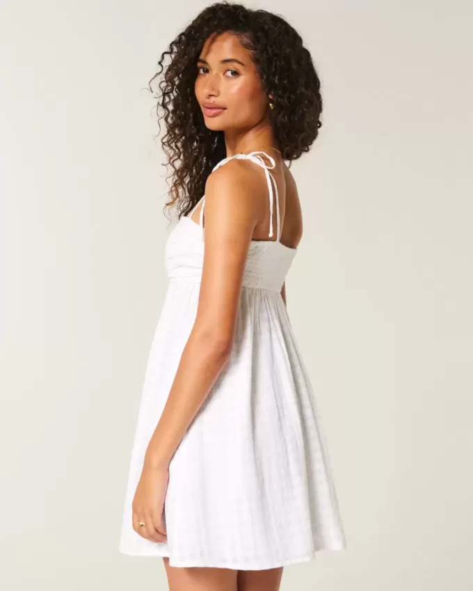 Vestido mini estilo babydoll con tirantes anudados Vestido mini estilo babydoll con tirantes anudados