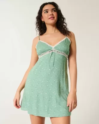 Vestido mini lencero con detalle de encaje
