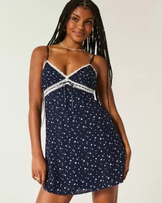 Vestido mini lencero con detalle de encaje