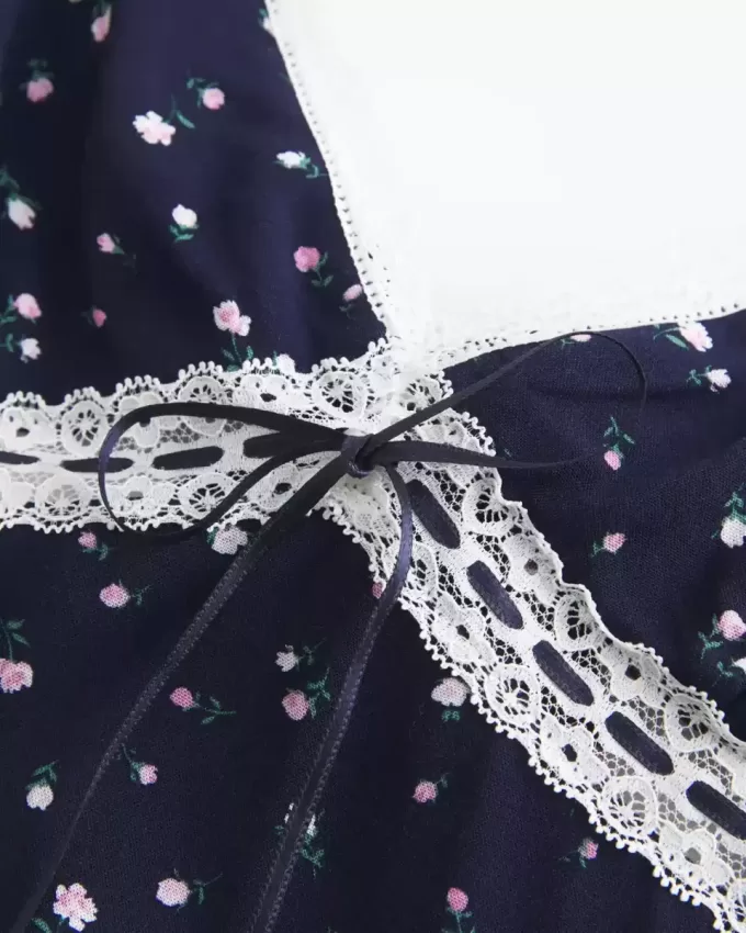 Vestido mini lencero con detalle de encaje Vestido mini lencero con detalle de encaje