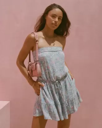 Vestido mini tipo blusón sin tirantes y con cordón