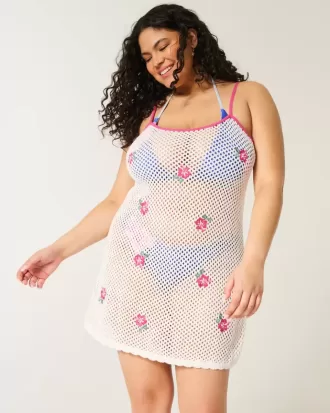 Vestido playero con bordado floral estilo crochet