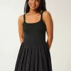 Vestido plisado activo de Gilly Hicks Vestido plisado activo de Gilly Hicks