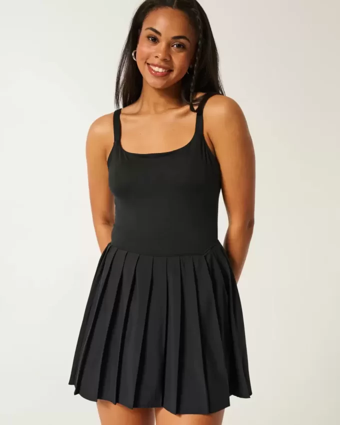 Vestido plisado activo de Gilly Hicks Vestido plisado activo de Gilly Hicks