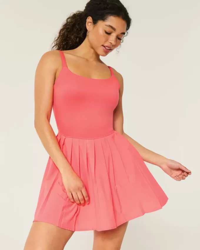Vestido plisado activo de Gilly Hicks Vestido plisado activo de Gilly Hicks